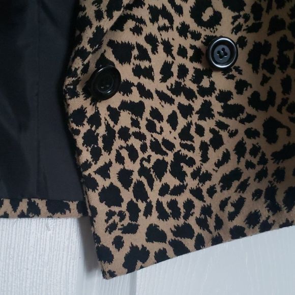 GRACE animal-print cape-style coat. - Picture 10 of 12